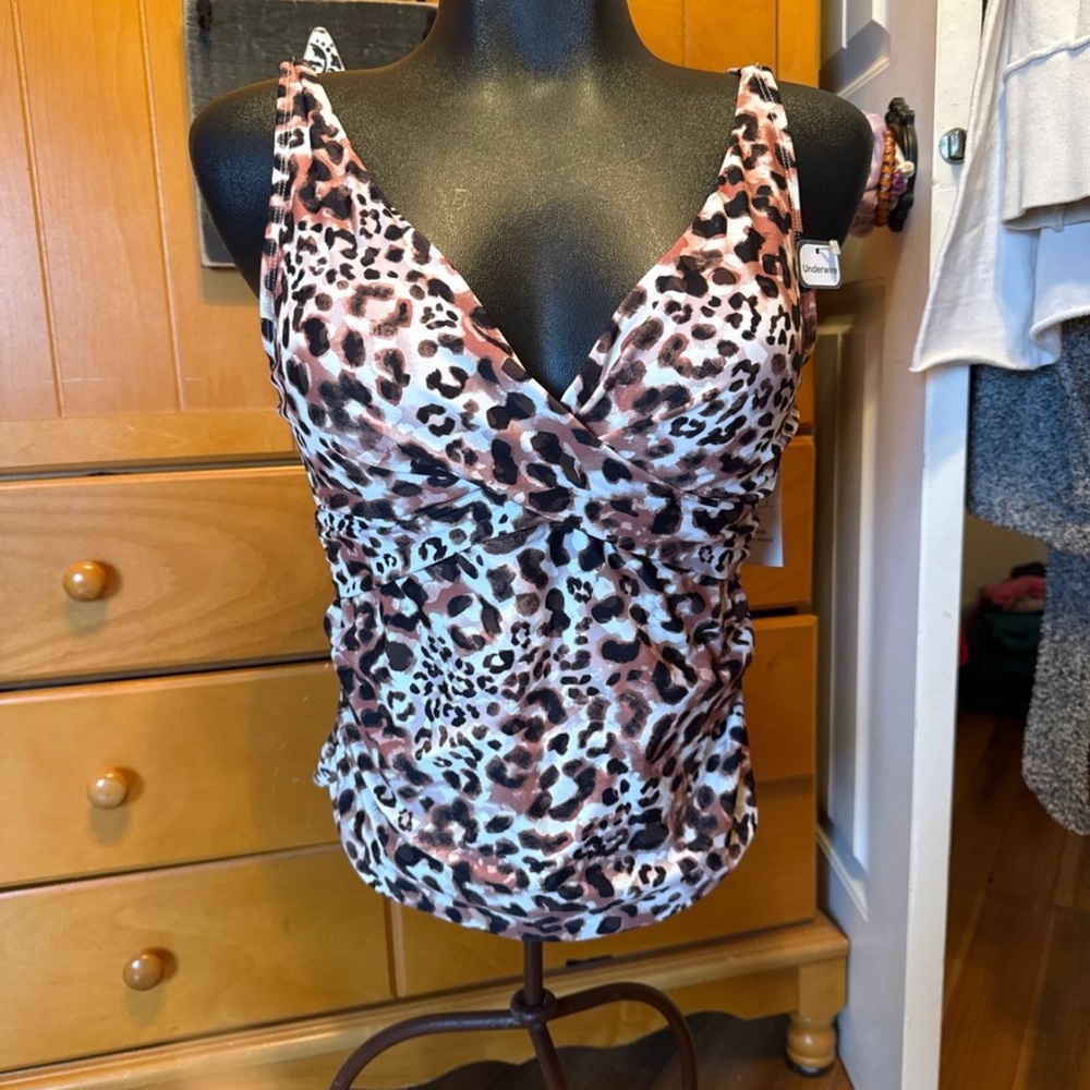 NWT Time and Tru Leopard Tankini Top Underwire Padded Swim Top Women’s Medium